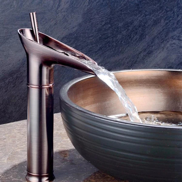 Rubinetto Cascata Bagno – Stile Antico ed Elegante