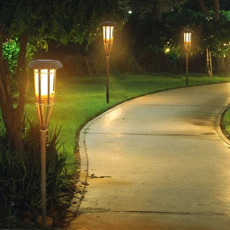 Solarlampa Tiki - Lysa upp dina kvällar med stil