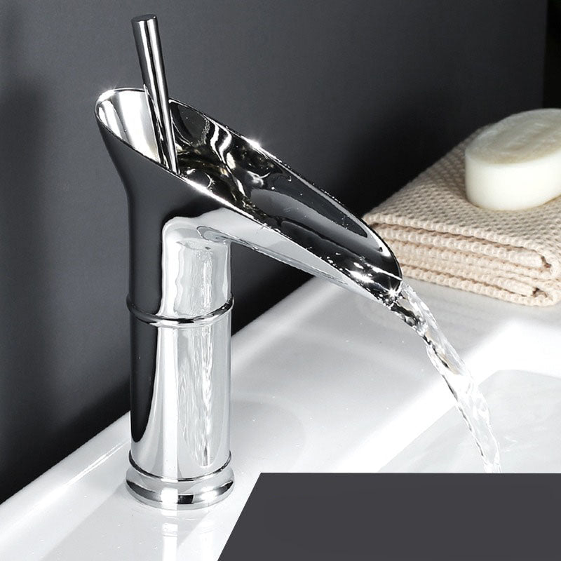 Rubinetto Cascata Bagno – Stile Antico ed Elegante