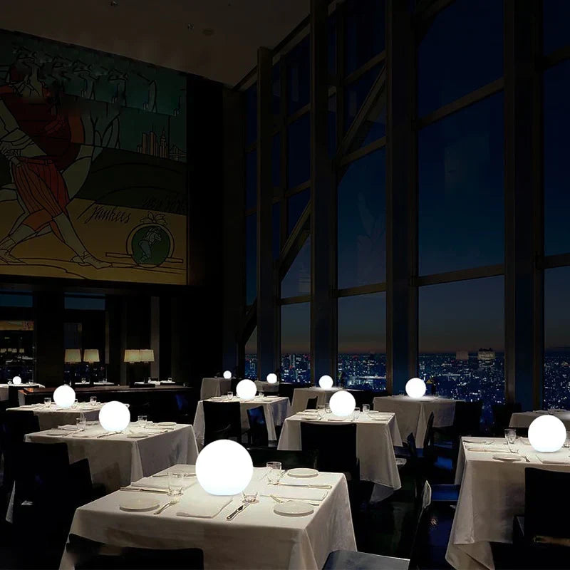 Bezdrôtová vonkajšia guľová lampa – nomádne a elegantné osvetlenie