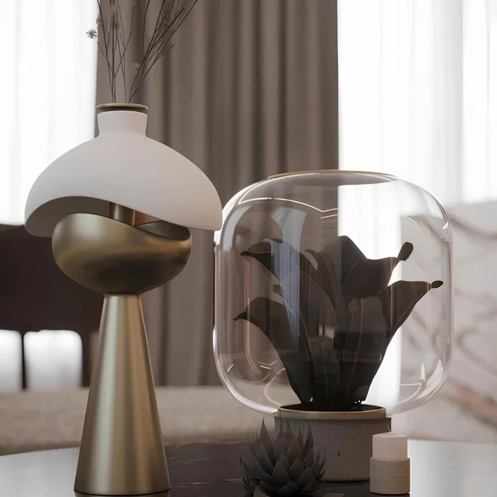 Stolová lampa so sochárskym dizajnom – elegancia a originalita
