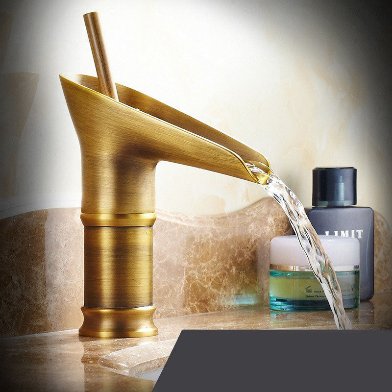 Rubinetto Cascata Bagno – Stile Antico ed Elegante