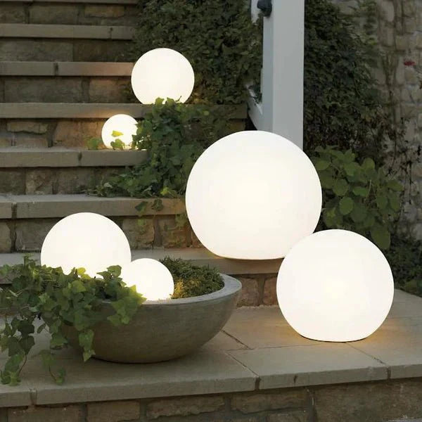 Bezdrôtová vonkajšia guľová lampa – nomádne a elegantné osvetlenie