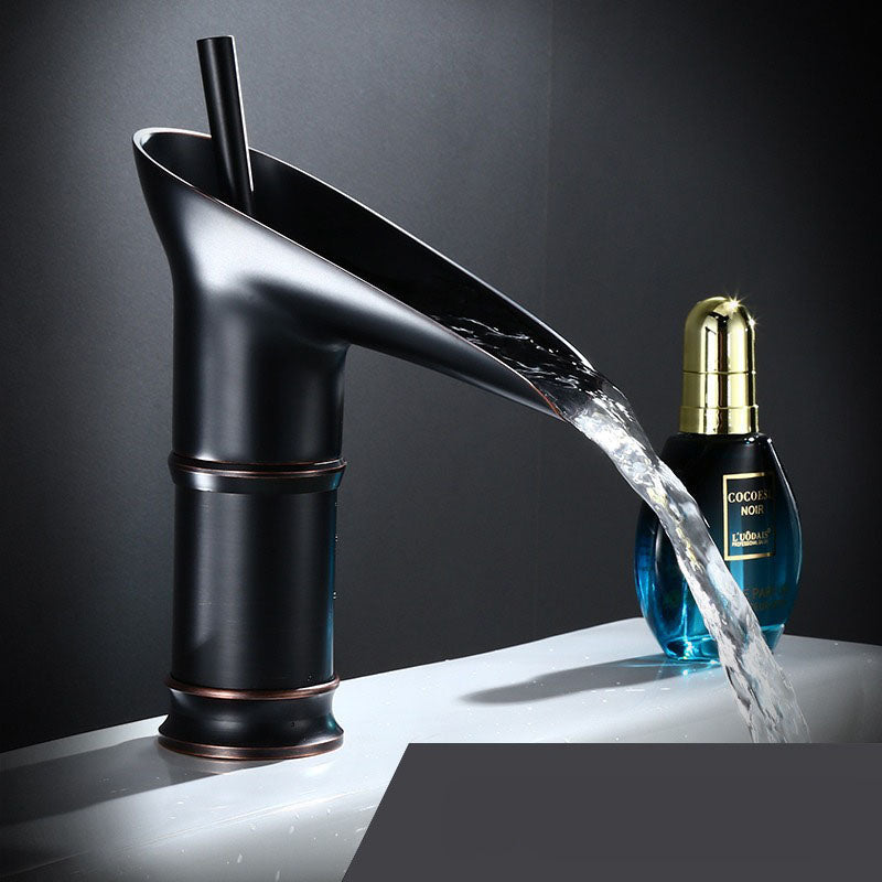 Rubinetto Cascata Bagno – Stile Antico ed Elegante