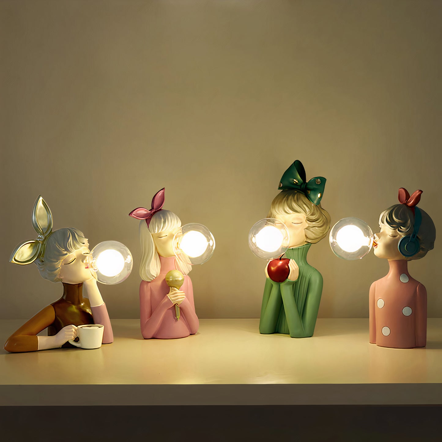 Håndlaget Bordlampe – Unik Design og Nøye Utførelse