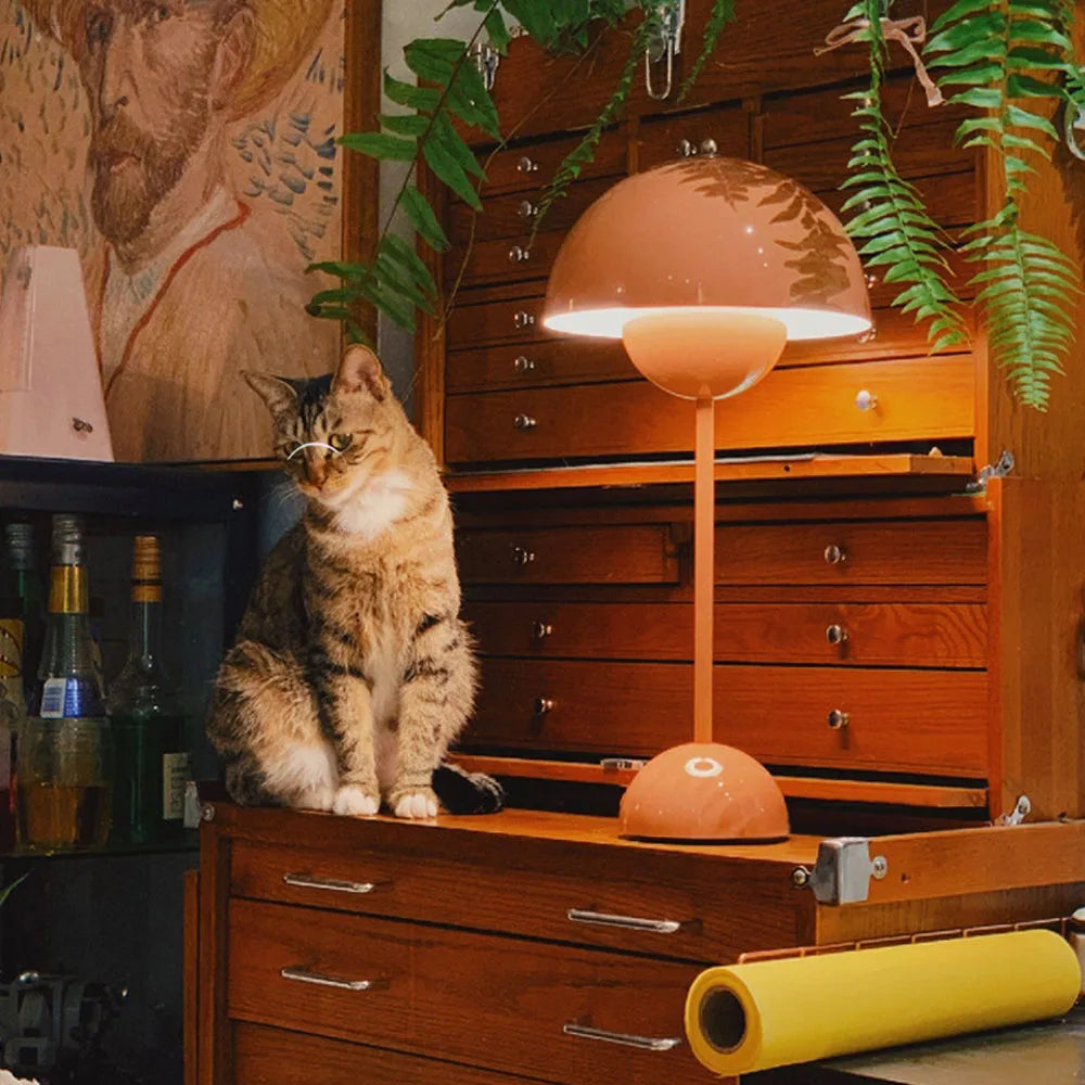 Draagbare Tafellamp – Modern Design en Mobiele Verlichting