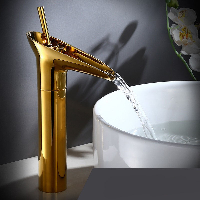Rubinetto Cascata Bagno – Stile Antico ed Elegante