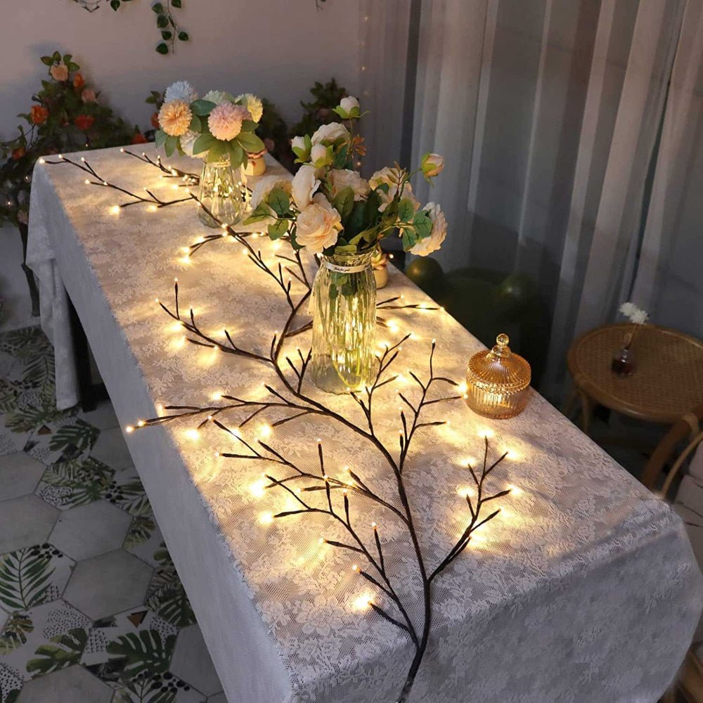 Ghirlandă de perete în formă de ramură — iluminare caldă și naturală 