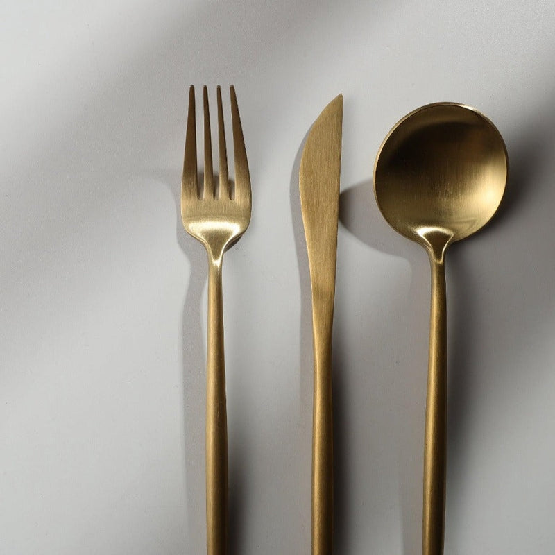 Ensemble De Couverts – Style Épuré Et Fonctionnel