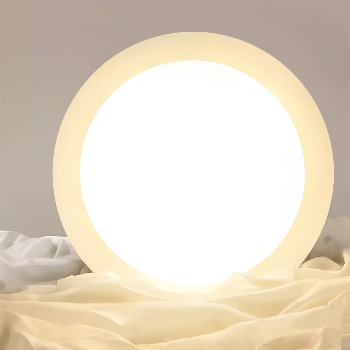 Rund LED-taklampa - naturligt sken och diskret elegans