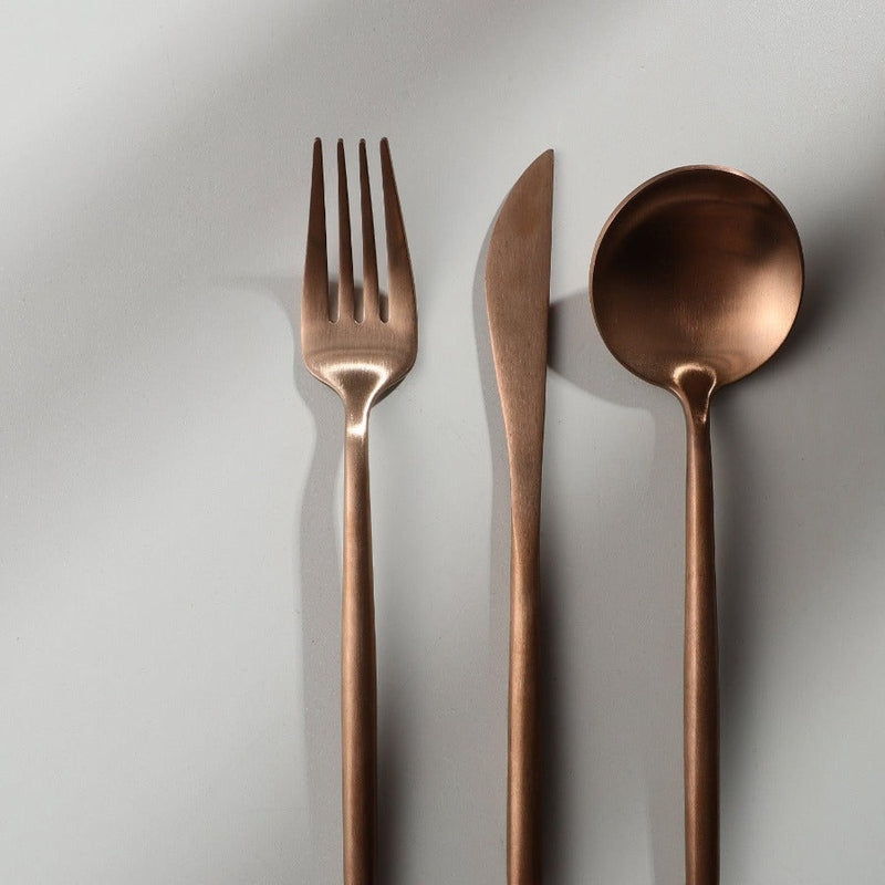 Ensemble De Couverts – Style Épuré Et Fonctionnel