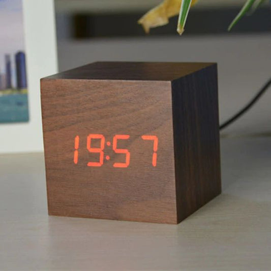 Horloge Numérique Cube – Design Minimaliste Et Affichage LED