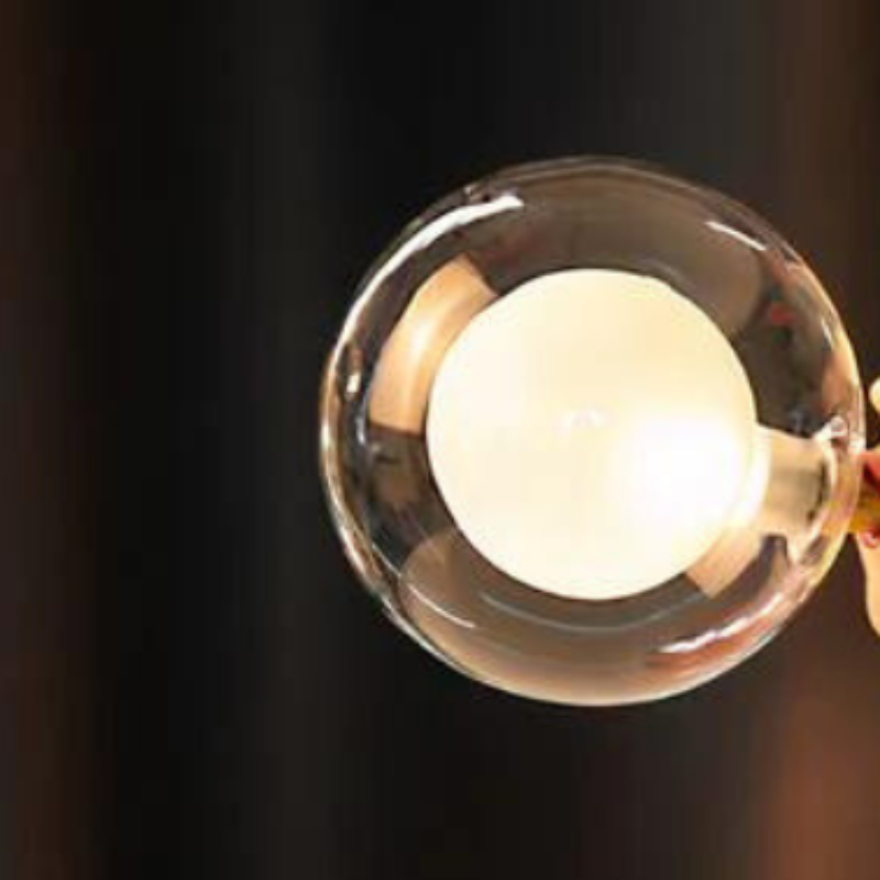 Lampada da Tavolo Artigianale – Design Unico e Finitura Curata 