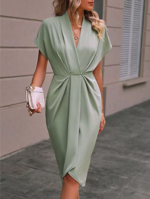 Nadia | Midikleid mit Kreuzschnitt – Elegant und feminin 