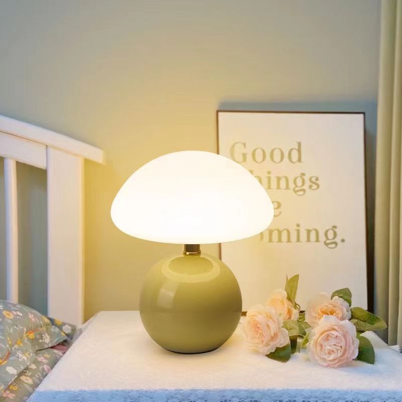 Stolní lampa ve tvaru houbě – elegance a originalita 