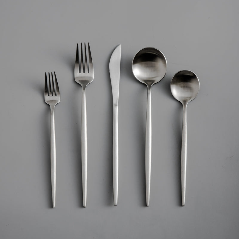 Ensemble De Couverts – Style Épuré Et Fonctionnel