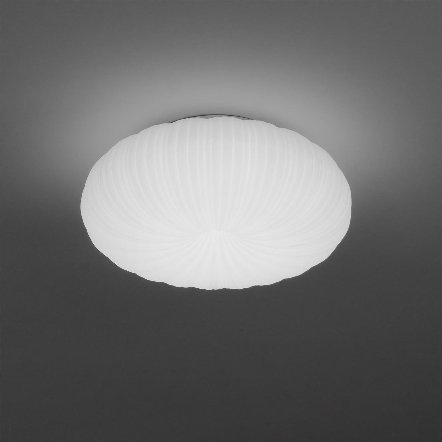 Elegancka nowoczesna lampa sufitowa – regulowane światło i spersonalizowana atmosfera 