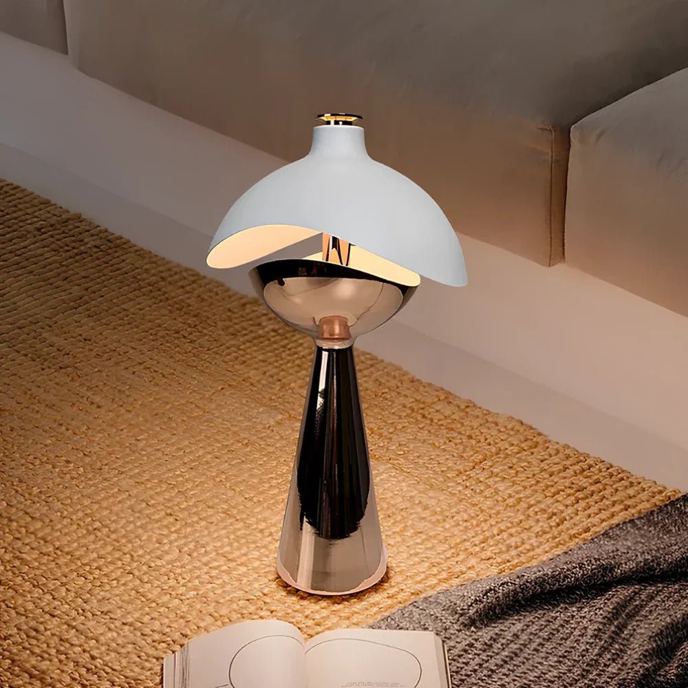 Stolová lampa so sochárskym dizajnom – elegancia a originalita 