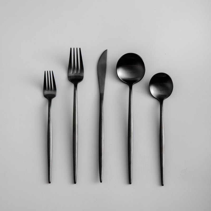 Ensemble De Couverts – Style Épuré Et Fonctionnel