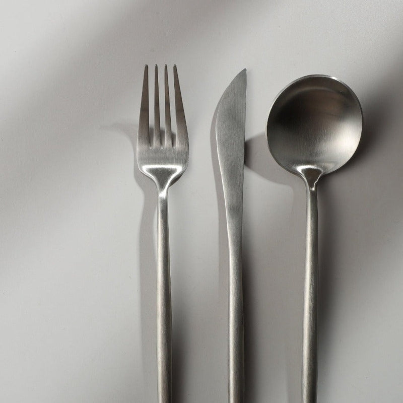 Ensemble De Couverts – Style Épuré Et Fonctionnel