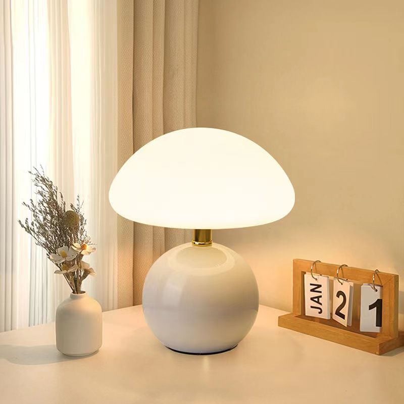 Lâmpada de Mesa em Forma de Cogumelo – Elegância e Originalidade 