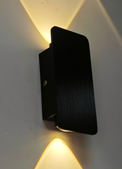 Minimalistisk LED-vägglampa – Subtilt ljus och samtida linje 