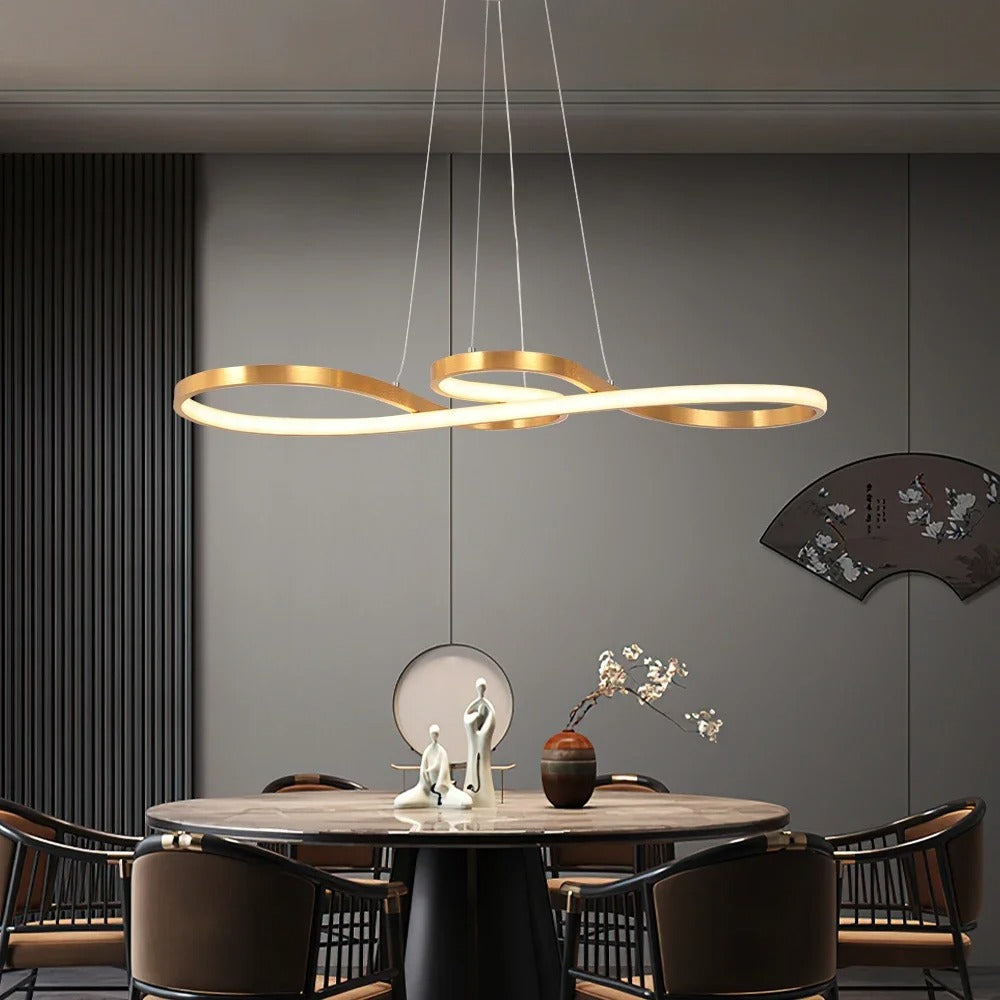 Nowoczesny żyrandol LED w kształcie pierścieni – elegancki i futurystyczny design 