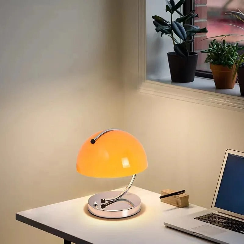 Skandinavisk Bordlampe i Glass – Eleganse og Modernitet 