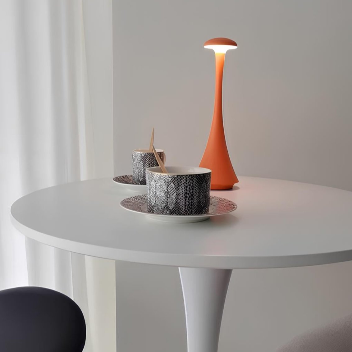 Lámpara de Mesa Elegante – Elegancia y Modernidad 