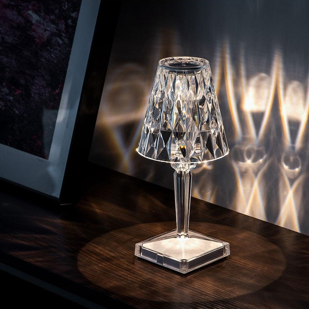 Lampa stołowa kryształowa – nowoczesna elegancja i ciepła atmosfera 