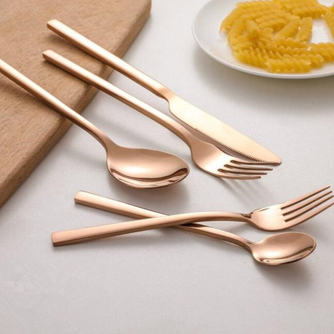 Juego de Cubiertos Completo – Piezas Elegantes Para Una Mesa Refinada 