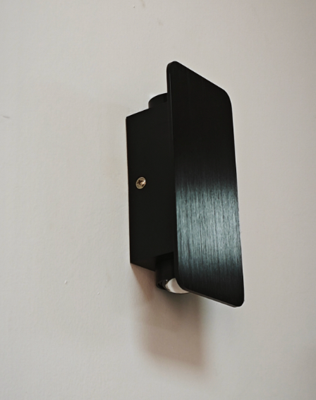 Minimalistisk LED-vägglampa – Subtilt ljus och samtida linje 