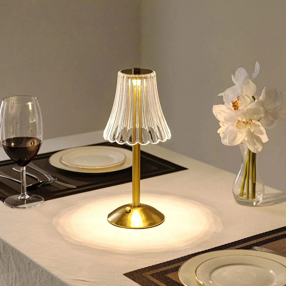 Lampka stołowa bezprzewodowa – eleganckie i przenośne oświetlenie 