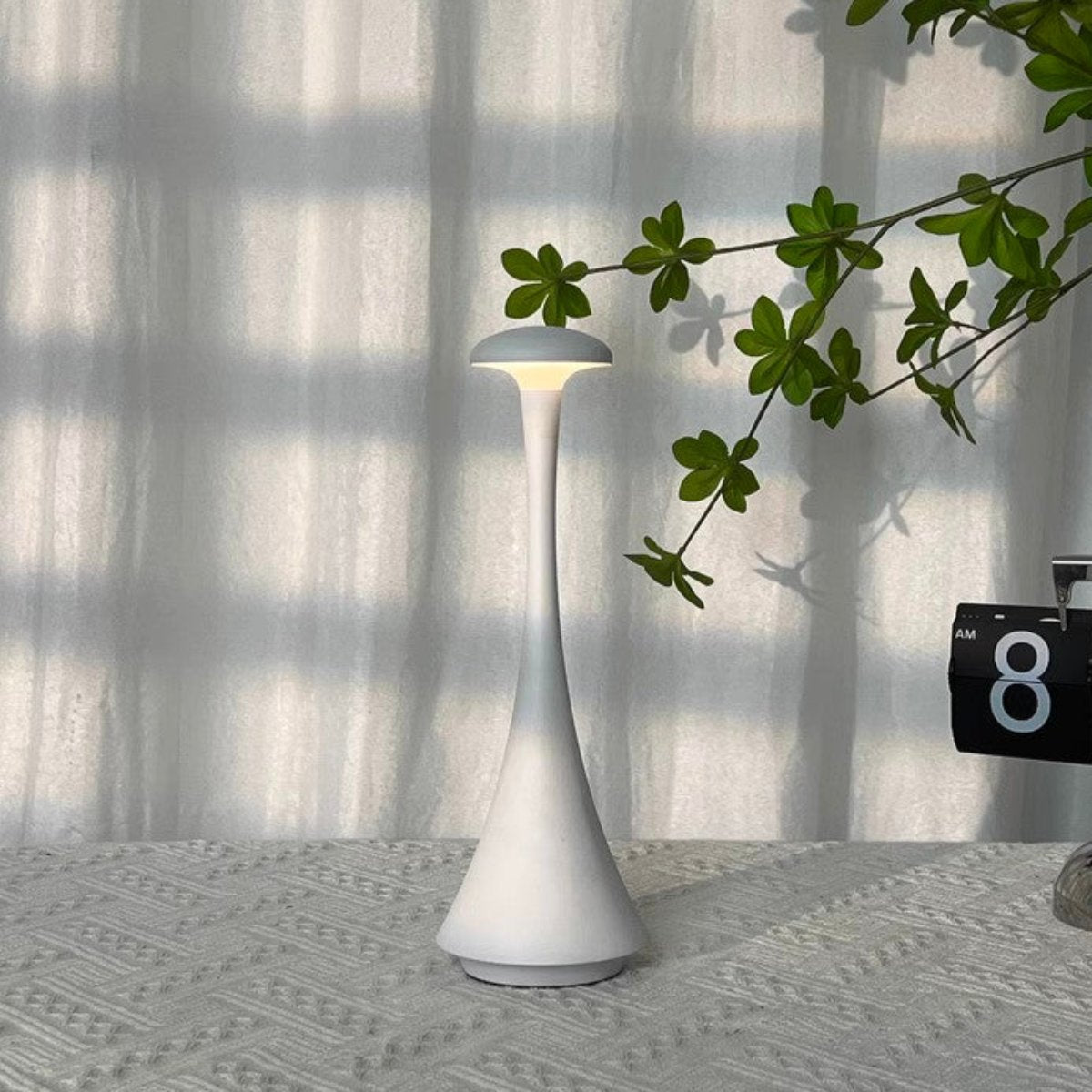 Lámpara de Mesa Elegante – Elegancia y Modernidad 