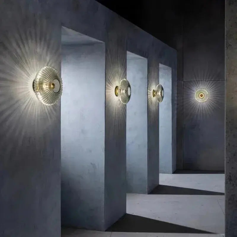 Elegancka lampa ścienna – Wyrafinowana i świetlista atmosfera 