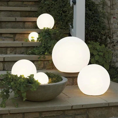 Lampada Sferica Esterna Senza Fili – Illuminazione Nomade ed Elegante 
