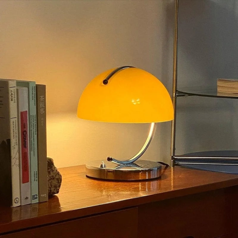 Skandinavisk Bordlampe i Glass – Eleganse og Modernitet 