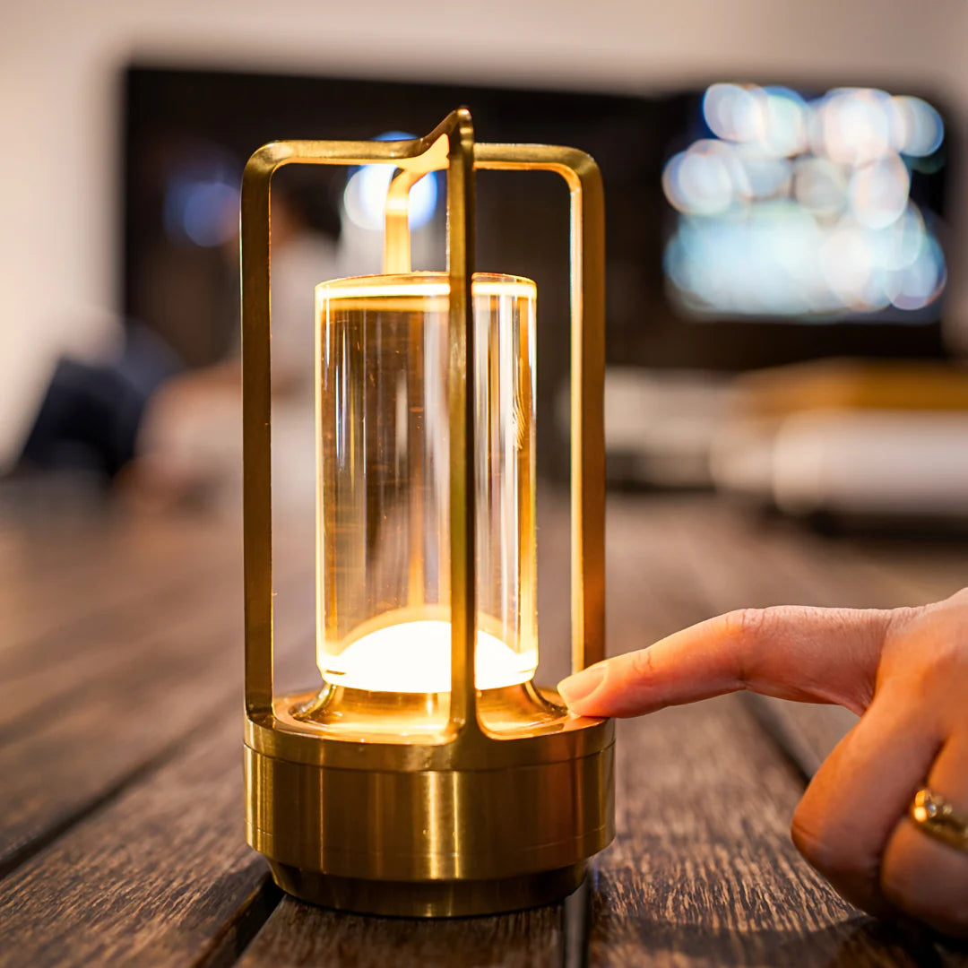 Genopladelig Bordlampe – Blødt Lys Og Tidløst Design 