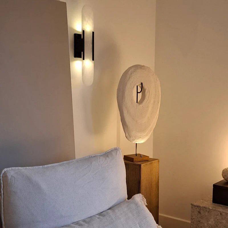 Mustakultainen LED-seinävalaisin – Moderni eleganssi ja tyylikäs muotoilu 