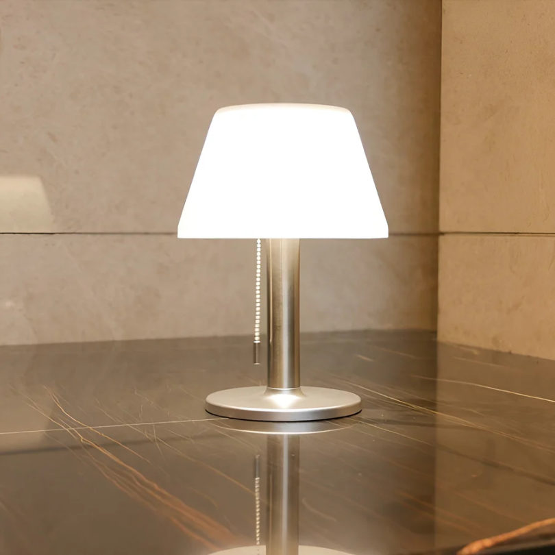 Elegante Solar Tischlampe – Stil und Raffinesse 